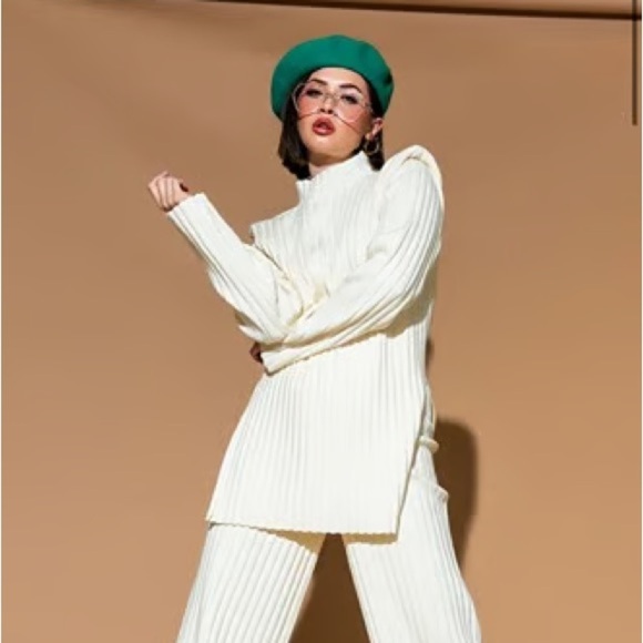 LALA Cream Knit Sweater M - Picture 3 of 5